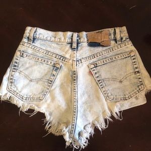 Distressed High-waisted Levi 501’s size 4/6